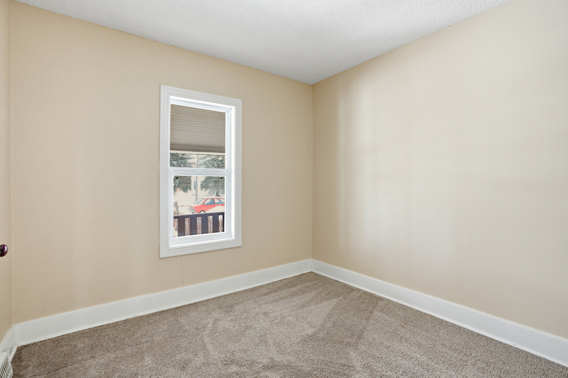 $18.5万 萨屯独立屋出售·1121 Ave H N——林与唐地产 - 6